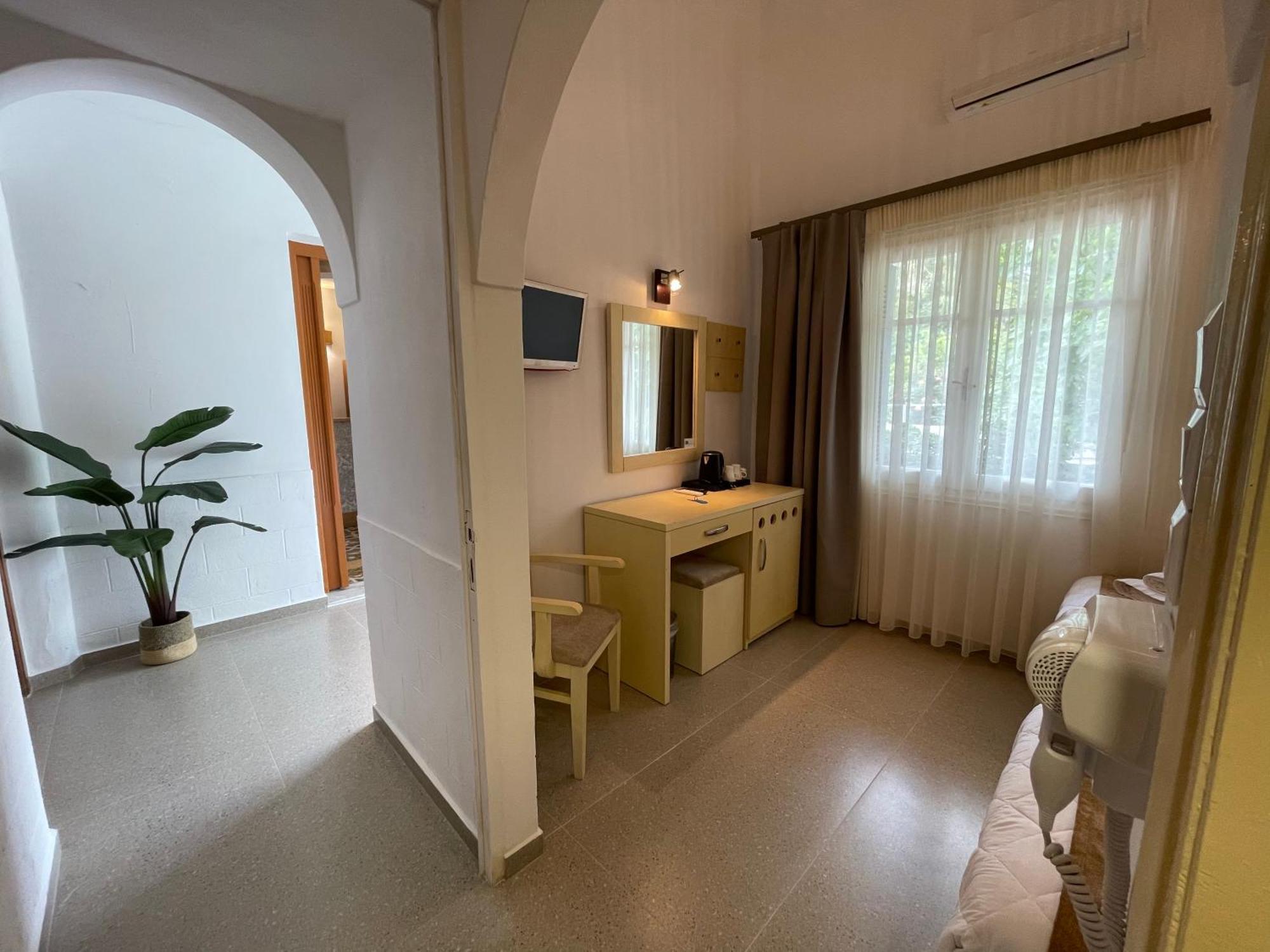 Semiramis Guesthouse Адамас Экстерьер фото