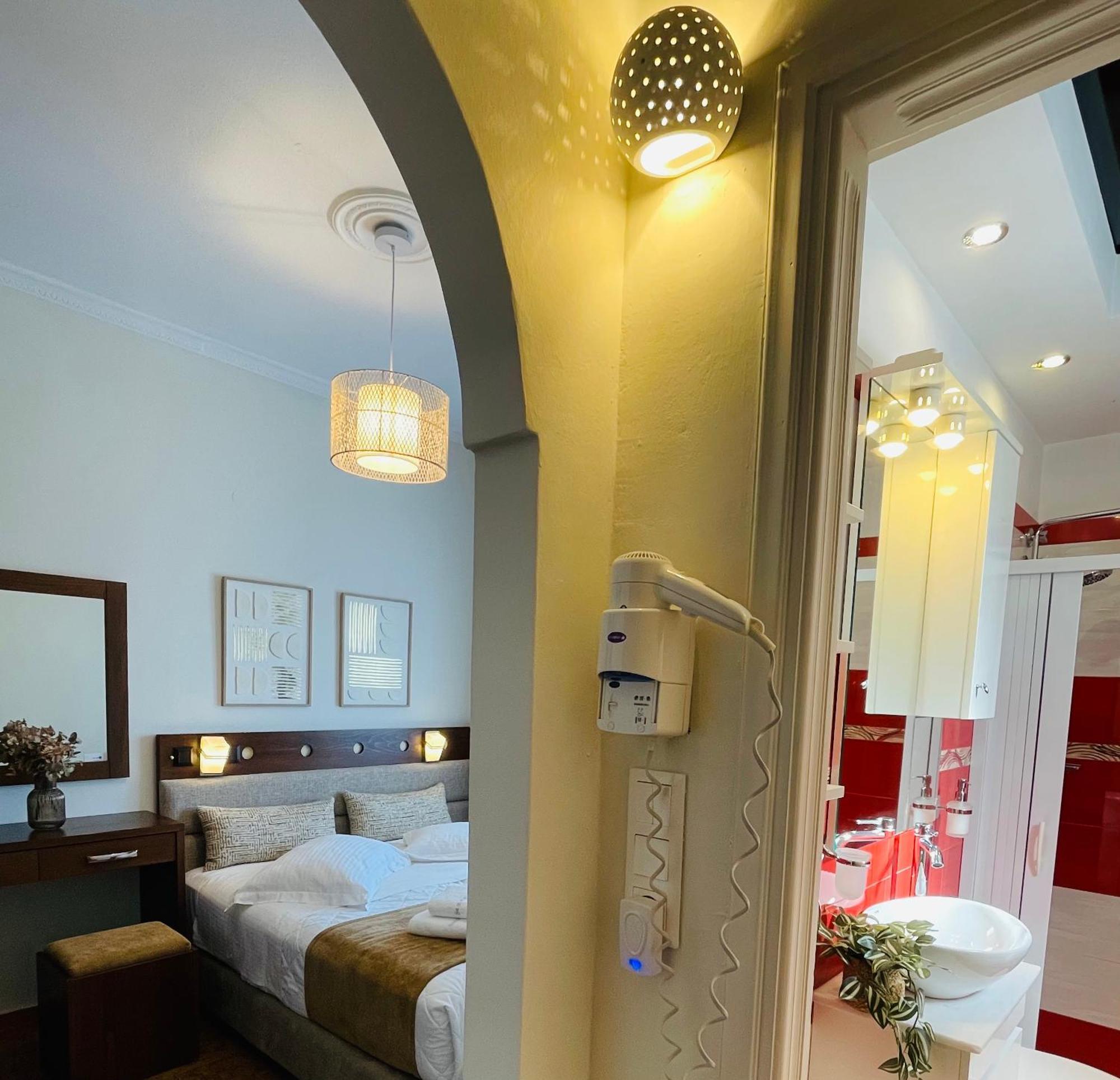 Semiramis Guesthouse Адамас Экстерьер фото